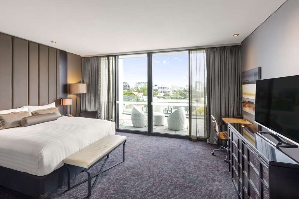 The Beetson Hotel Brisbane Room photo A guest room at the Westin
